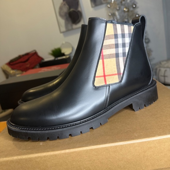 Burberry London England Boots Black Vintage Check Detail Leather Chelse